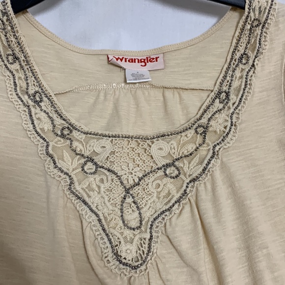 Woman’s medium cream top by Wrangler - Picture 3 of 5